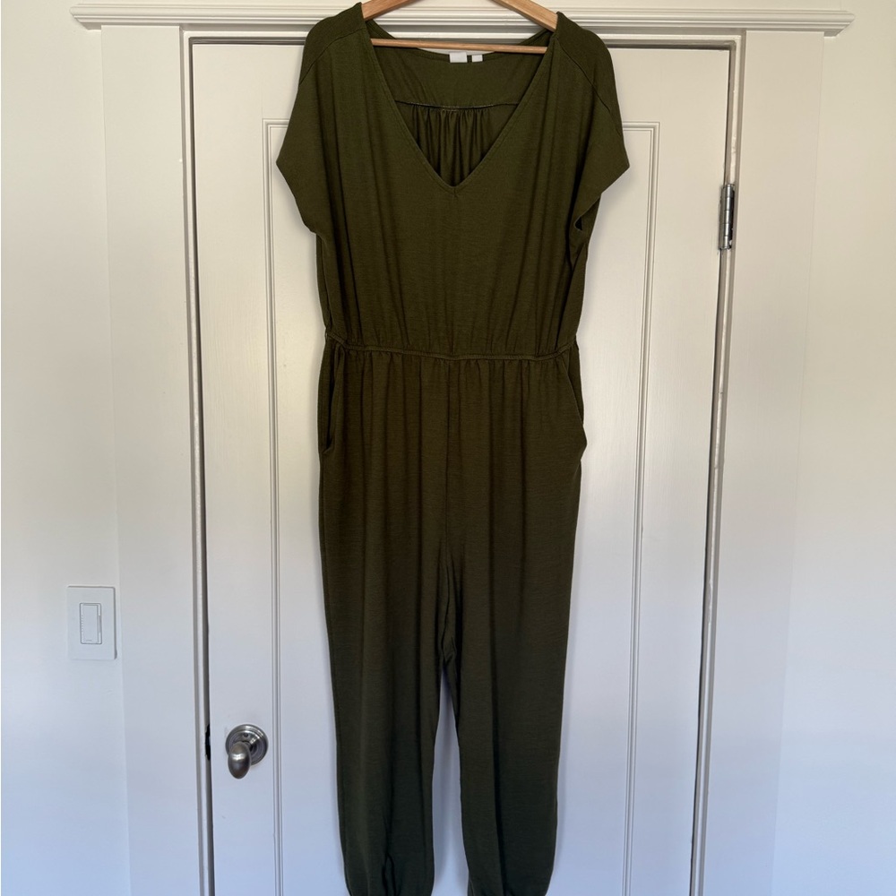 GAP Green Jumpsuit with V-Neck and Tapered Legs Size XL